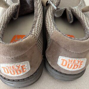 Men's Size 10 Hey Dudes